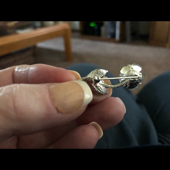 NWOT Brooch, Single Flower, Alexandrite June Stone - Picture 3 of 3